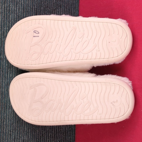 Plush Barbie Slippers With Hearts, Pink And White Like New - Picture 8 of 10